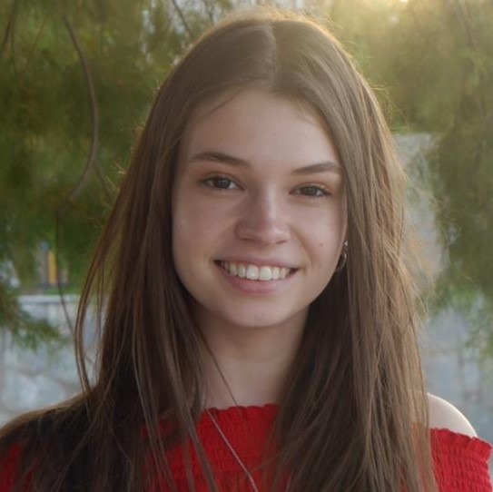 Lara Hunn Portrait Molt